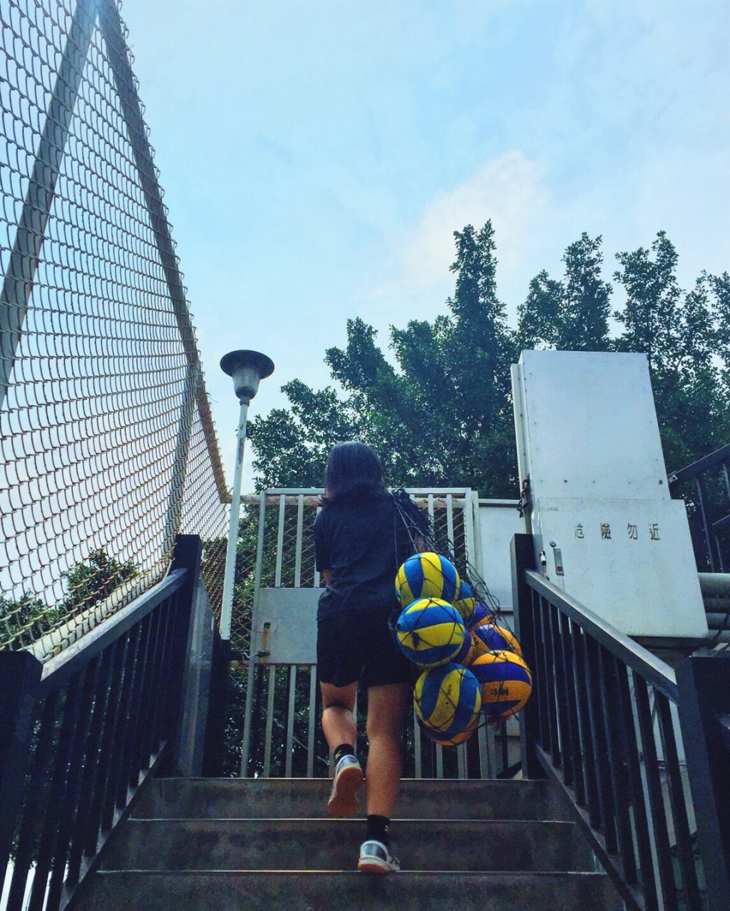 不落地，不放棄