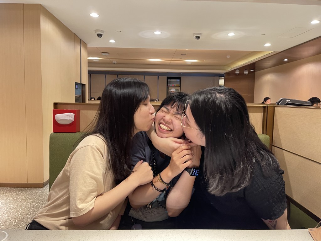 我愛的朋朋們，想你們了